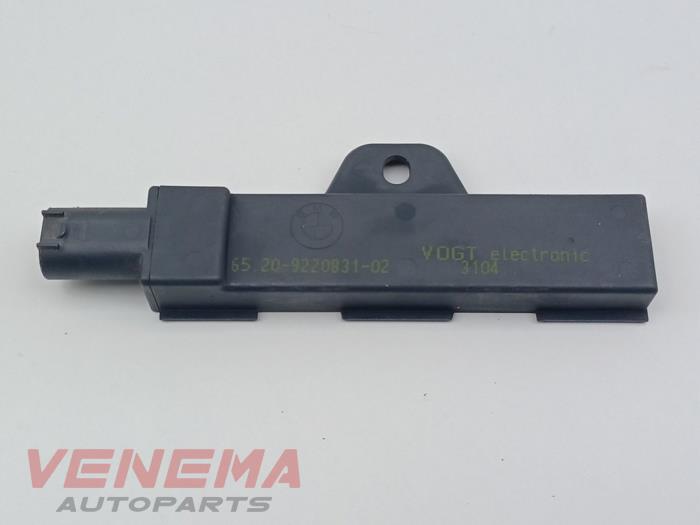 Używane Keyless Entry-Antena BMW 5 serie (F10) 550i V8 32V TwinPower Turbo Cena € 9,99 Procedura marży oferowane przez Venema Autoparts