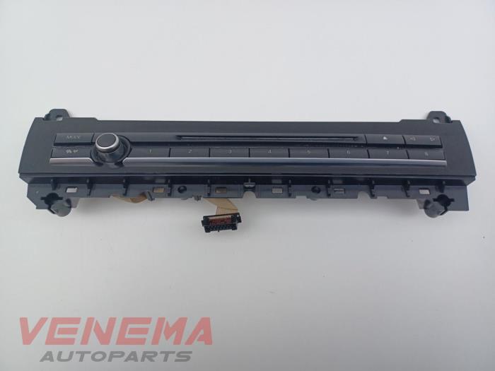 Używane Panel obslugi radia BMW 5 serie (F10) 550i V8 32V TwinPower Turbo Cena € 74,99 Procedura marży oferowane przez Venema Autoparts