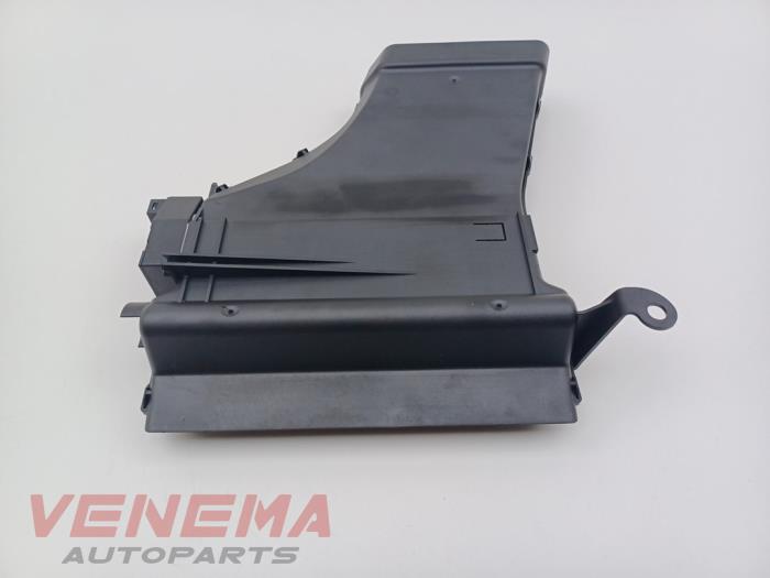Begagnade Lufttratt BMW 5 serie (F10) 550i V8 32V TwinPower Turbo Pris € 79,99 Marginaltabell erbjuds av Venema Autoparts