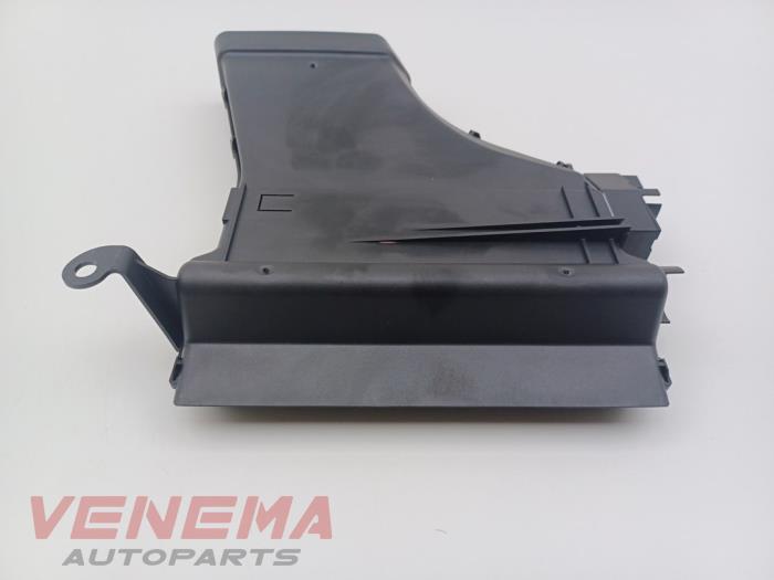 Begagnade Lufttratt BMW 5 serie (F10) 550i V8 32V TwinPower Turbo Pris € 79,99 Marginaltabell erbjuds av Venema Autoparts