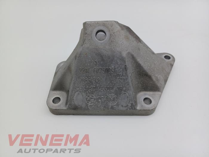 Used Engine mount BMW 5 serie (F10) 550i V8 32V TwinPower Turbo Price € 39,99 Margin scheme offered by Venema Autoparts