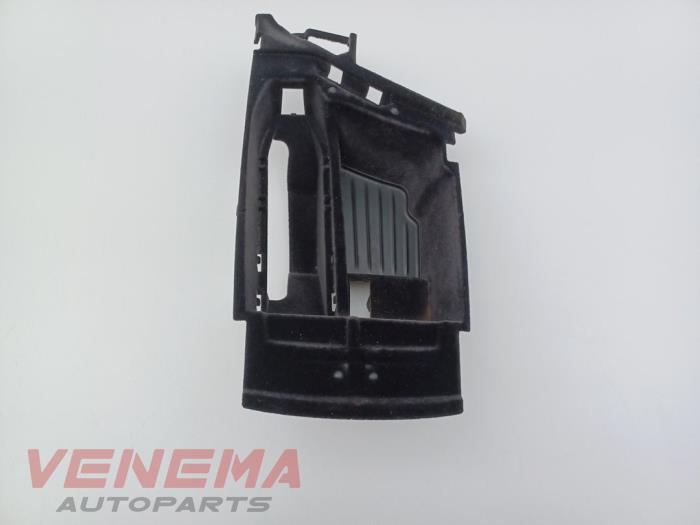 Używane Schowek BMW 5 serie (F10) 550i V8 32V TwinPower Turbo Cena € 29,99 Procedura marży oferowane przez Venema Autoparts