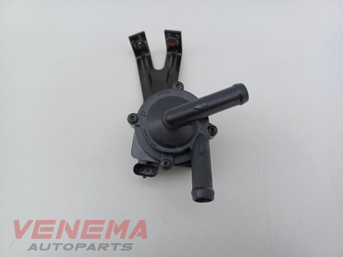 Begagnade Extra vattenpump BMW 5 serie (F10) 550i V8 32V TwinPower Turbo Pris € 39,99 Marginaltabell erbjuds av Venema Autoparts