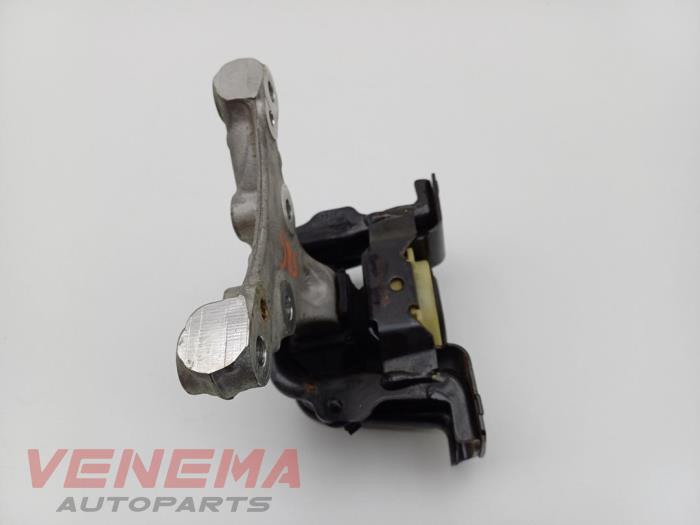 Engine mount from a Peugeot 208 I (CA/CC/CK/CL) 1.2 12V e-THP PureTech 110 2017