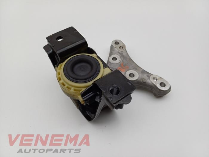 Engine mount from a Peugeot 208 I (CA/CC/CK/CL) 1.2 12V e-THP PureTech 110 2017
