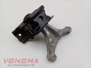 Engine mount from a Peugeot 208 I (CA/CC/CK/CL) 1.2 12V e-THP PureTech 110 2017