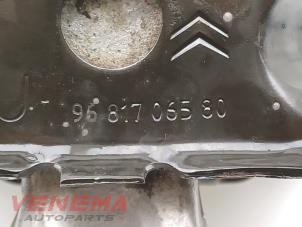Engine mount from a Peugeot 208 I (CA/CC/CK/CL) 1.2 12V e-THP PureTech 110 2017