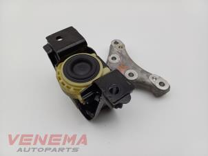 Engine mount from a Peugeot 208 I (CA/CC/CK/CL) 1.2 12V e-THP PureTech 110 2017