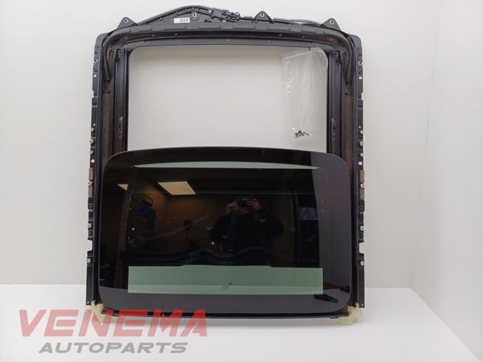 Używane Dach panoramiczny BMW 5 serie (F10) 550i V8 32V TwinPower Turbo Cena € 249,99 Procedura marży oferowane przez Venema Autoparts