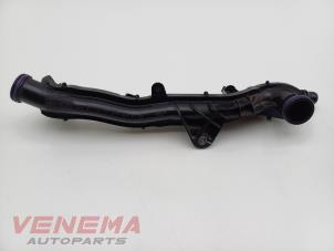 Begagnade Vattenrör Peugeot 208 I (CA/CC/CK/CL) 1.2 12V e-THP PureTech 110 Pris € 9,99 Marginaltabell erbjuds av Venema Autoparts