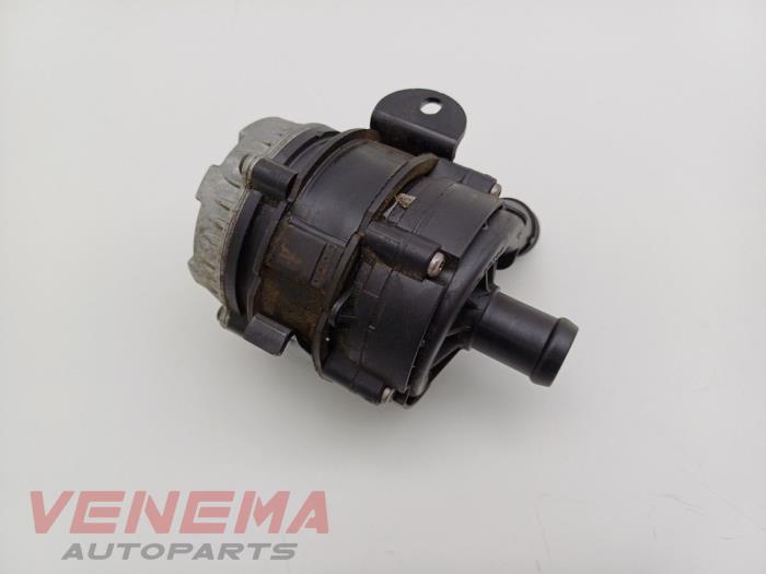 Wasserpumpe van een Volkswagen Golf VII (AUA) 1.4 GTE 16V 2016