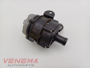 Wasserpumpe van een Volkswagen Golf VII (AUA) 1.4 GTE 16V 2016