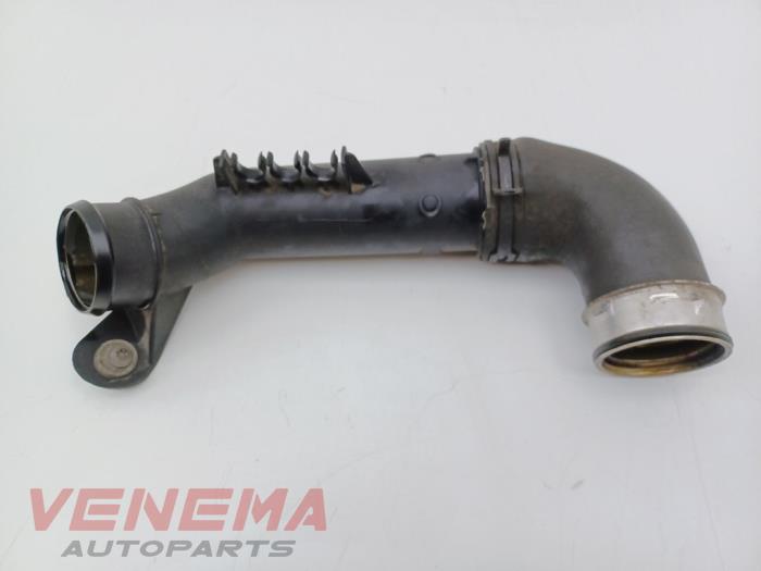 Intercooler Rohr van een Volkswagen Caddy III (2KA,2KH,2CA,2CH) 1.9 TDI 2010