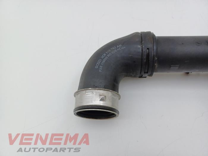 Intercooler Rohr van een Volkswagen Caddy III (2KA,2KH,2CA,2CH) 1.9 TDI 2010