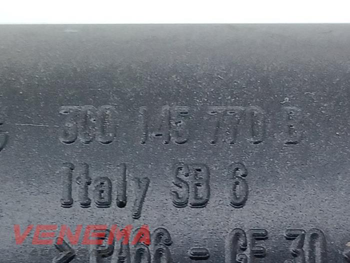 Intercooler Rohr van een Volkswagen Caddy III (2KA,2KH,2CA,2CH) 1.9 TDI 2010