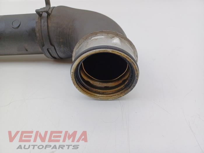 Intercooler Rohr van een Volkswagen Caddy III (2KA,2KH,2CA,2CH) 1.9 TDI 2010