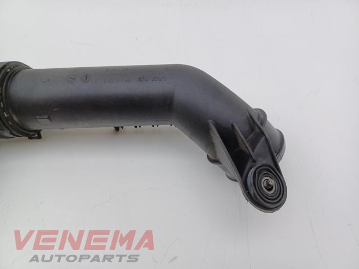 Intercooler Rohr van een Volkswagen Caddy III (2KA,2KH,2CA,2CH) 1.9 TDI 2010