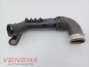 Intercooler Rohr van een Volkswagen Caddy III (2KA,2KH,2CA,2CH) 1.9 TDI 2010
