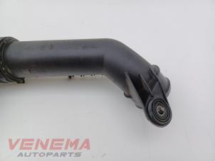 Intercooler Rohr van een Volkswagen Caddy III (2KA,2KH,2CA,2CH) 1.9 TDI 2010