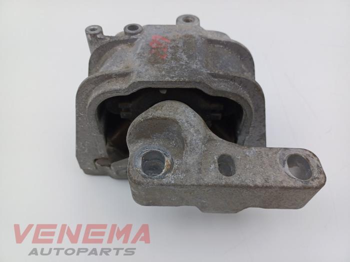 Used Engine mount Volkswagen Caddy III (2KA,2KH,2CA,2CH) 1.9 TDI Price € 14,99 Margin scheme offered by Venema Autoparts