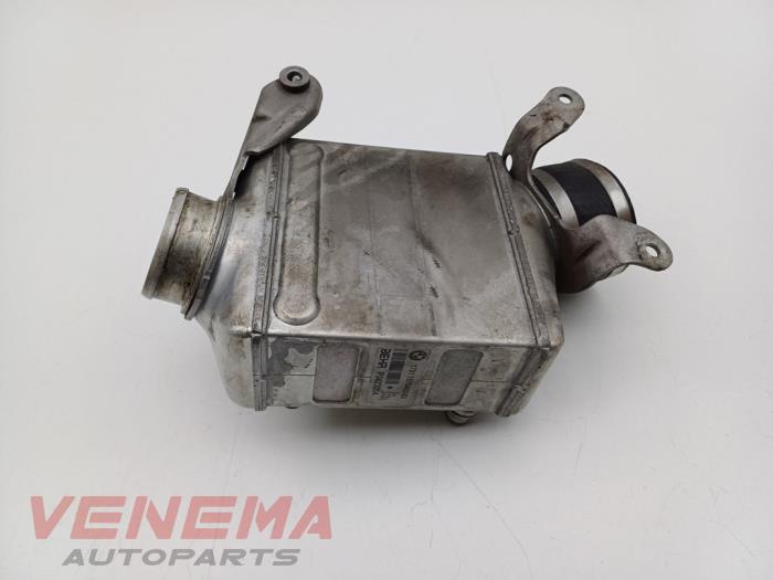Usados Intercooler BMW 5 serie (F10) 550i V8 32V TwinPower Turbo Precio € 149,99 Norma de margen ofrecido por Venema Autoparts