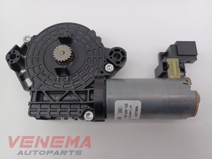 Używane Silnik szyberdachu Mercedes C Estate (S205) C-250 CDI BlueTEC, C-250 d 2.2 16V Cena € 34,99 Procedura marży oferowane przez Venema Autoparts