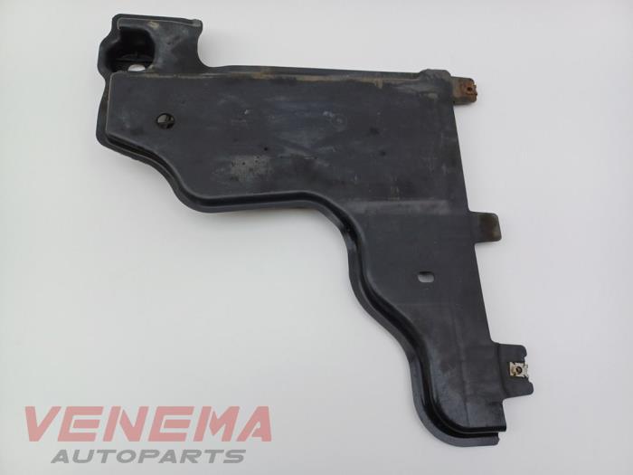 Begagnade Hasplåt Volkswagen Polo VI (AW1) 1.0 TSI 12V Pris € 14,99 Marginaltabell erbjuds av Venema Autoparts