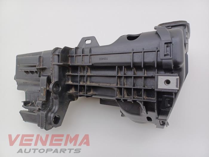 Begagnade Luftfilterhus Peugeot 3008 II (M4/MC/MJ/MR) 1.2 12V e-THP PureTech 130 Pris € 24,99 Marginaltabell erbjuds av Venema Autoparts