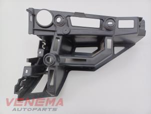 Usados Soporte de parachoques derecha detrás Peugeot 3008 II (M4/MC/MJ/MR) 1.2 12V e-THP PureTech 130 Precio € 19,99 Norma de margen ofrecido por Venema Autoparts