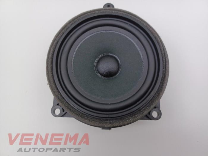 Używane Glosnik BMW X1 (F48) xDrive 25e 1.5 12V TwinPower Turbo Cena € 9,99 Procedura marży oferowane przez Venema Autoparts