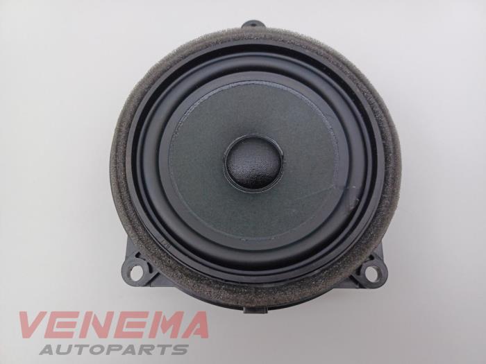 Używane Glosnik BMW X1 (F48) xDrive 25e 1.5 12V TwinPower Turbo Cena € 9,99 Procedura marży oferowane przez Venema Autoparts