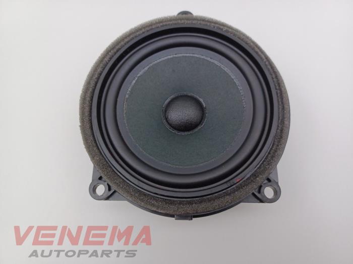 Używane Glosnik BMW X1 (F48) xDrive 25e 1.5 12V TwinPower Turbo Cena € 9,99 Procedura marży oferowane przez Venema Autoparts