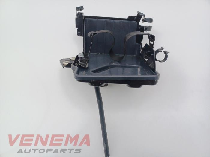 Begagnade Batterilåda Fiat 500 Abarth Pris € 24,99 Marginaltabell erbjuds av Venema Autoparts