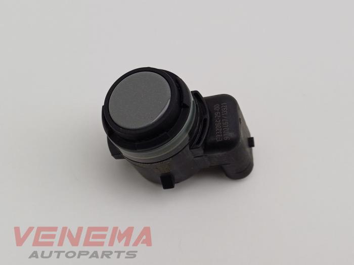 Używane Czujnik parkowania Mini Mini (F56) 1.5 12V One Cena € 19,99 Procedura marży oferowane przez Venema Autoparts