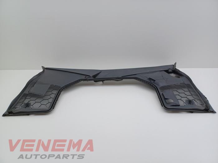 Używane Parawan Mercedes C-Klasse AMG (W205) C-63 S,Edition 1 AMG 4.0 V8 Biturbo Cena € 69,99 Procedura marży oferowane przez Venema Autoparts