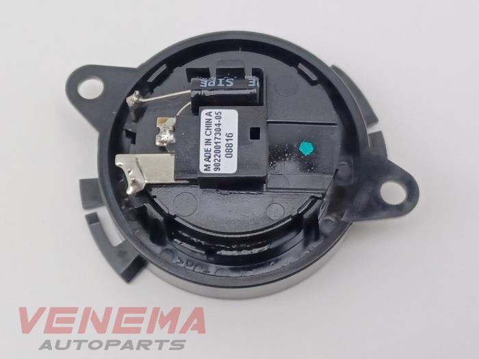 Begagnade Diskanthögtalare Peugeot 208 I (CA/CC/CK/CL) 1.2 Vti 12V PureTech 82 Pris € 9,99 Marginaltabell erbjuds av Venema Autoparts