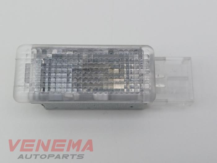 Begagnade Innerbelysning Volkswagen Golf Sportsvan (AUVS) 1.2 TSI 16V Pris € 9,99 Marginaltabell erbjuds av Venema Autoparts