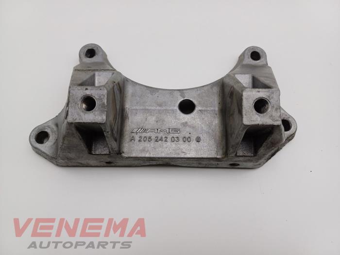 Used Engine mount Mercedes C-Klasse AMG (W205) C-63 S,Edition 1 AMG 4.0 V8 Biturbo Price € 39,99 Margin scheme offered by Venema Autoparts