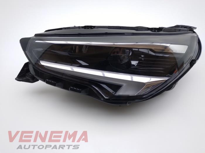 Używane Reflektor lewy Opel Corsa F (UB/UH/UP) Cena € 699,99 Procedura marży oferowane przez Venema Autoparts
