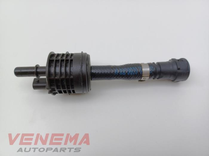 Usagé Divers Mercedes C-Klasse AMG (W205) C-63 S,Edition 1 AMG 4.0 V8 Biturbo Prix € 34,99 Règlement à la marge proposé par Venema Autoparts