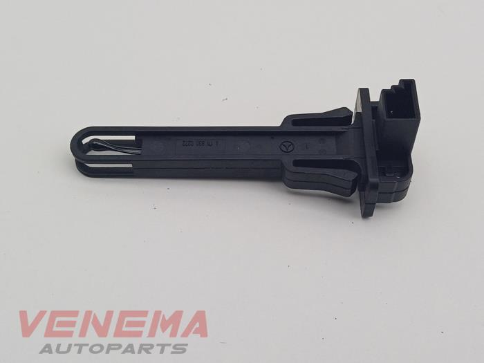 Begagnade Innetemperatursensor Mercedes A (177.0) 2.0 A-220 Turbo 16V Pris € 9,99 Marginaltabell erbjuds av Venema Autoparts