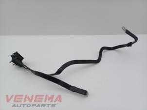 Usados Poste de batería Mercedes A (177.0) 2.0 A-220 Turbo 16V Precio € 54,99 Norma de margen ofrecido por Venema Autoparts
