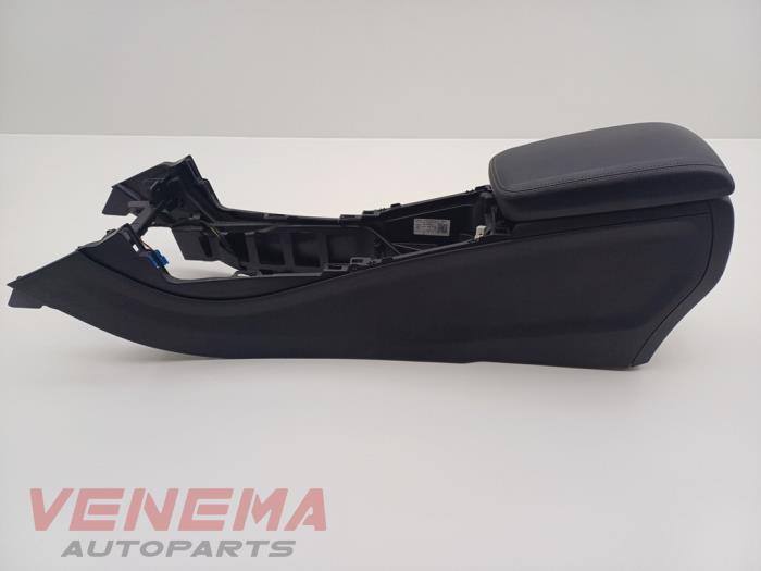 Używane Konsole srodkowe Mercedes A (W176) 2.2 A-200 CDI, A-200d 16V Cena € 59,99 Procedura marży oferowane przez Venema Autoparts