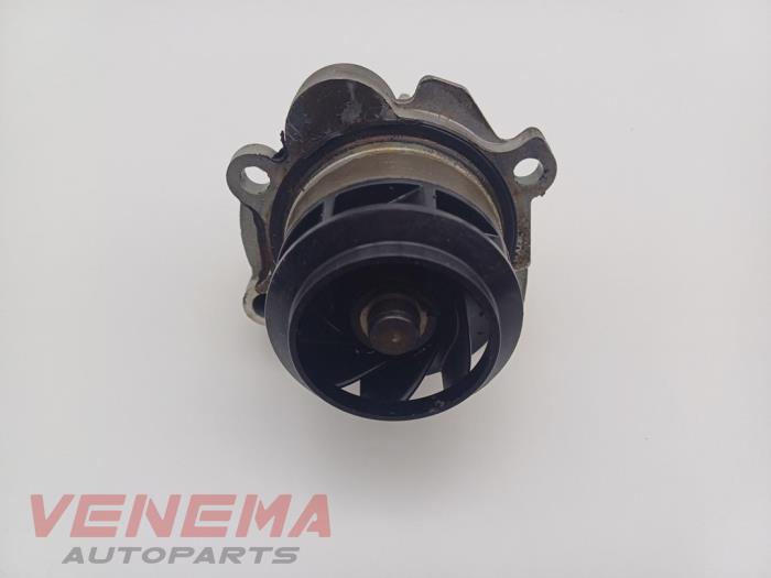Używane Pompa wodna Volkswagen Caddy III (2KA,2KH,2CA,2CH) 1.9 TDI Cena € 49,99 Procedura marży oferowane przez Venema Autoparts