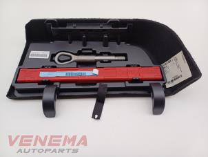Begagnade Baklucka, isolering, vänster Mercedes C Estate (S206) C-300 e 2.0 Turbo Pris € 69,99 Marginaltabell erbjuds av Venema Autoparts