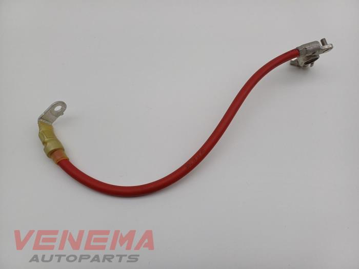 Używane Biegun akumulator Mercedes C Estate (S206) C-300 e 2.0 Turbo Cena € 9,99 Procedura marży oferowane przez Venema Autoparts