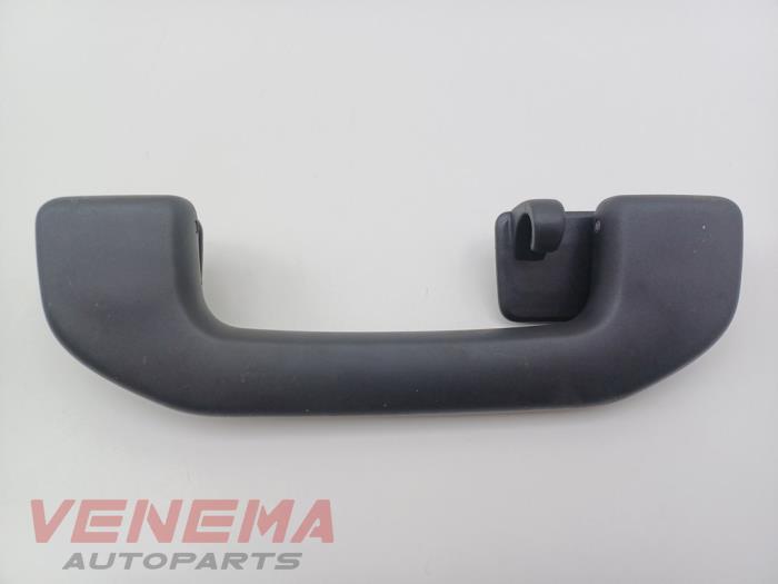 Begagnade Handtag Mercedes A (W176) 2.2 A-200 CDI, A-200d 16V Pris € 9,99 Marginaltabell erbjuds av Venema Autoparts