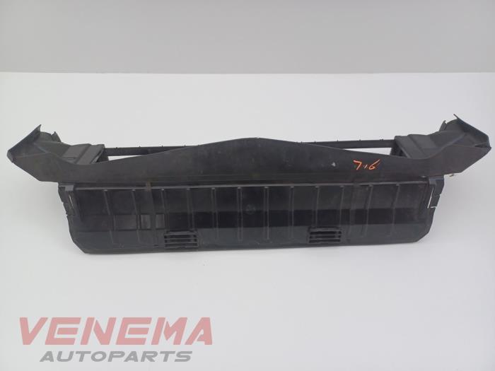 Begagnade Lufttratt Mercedes A (W176) 2.2 A-200 CDI, A-200d 16V Pris € 14,99 Marginaltabell erbjuds av Venema Autoparts