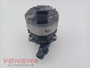 Używane Pompa wodna Mercedes C Estate (S206) C-300 e 2.0 Turbo Cena € 69,99 Procedura marży oferowane przez Venema Autoparts