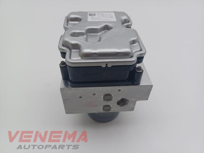 Begagnade ABS-pump Mercedes C Estate (S206) C-300 e 2.0 Turbo Pris € 349,99 Marginaltabell erbjuds av Venema Autoparts